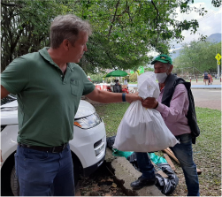 Foto de donaciones de comida por FBC